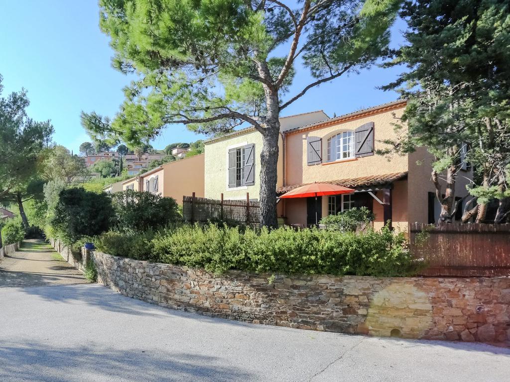Snug Holiday Home In Bormes Les Mimosas With Pool Dış mekan fotoğraf