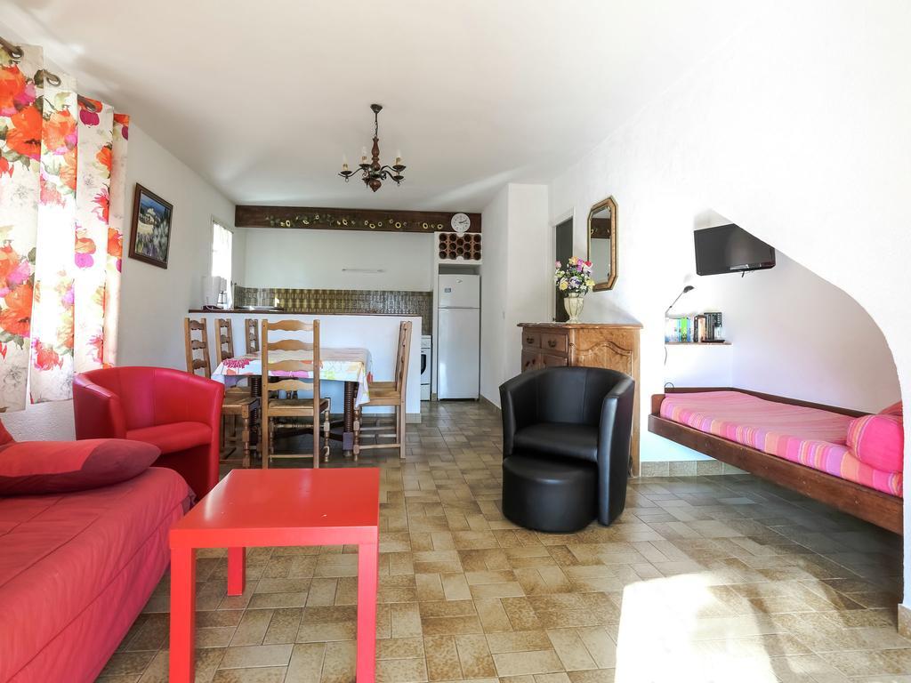 Snug Holiday Home In Bormes Les Mimosas With Pool Dış mekan fotoğraf